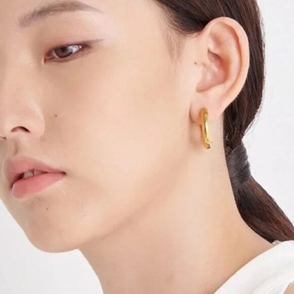 Classic Chunky Style Round Gold Hoop Earrings - Picture 5 of 14